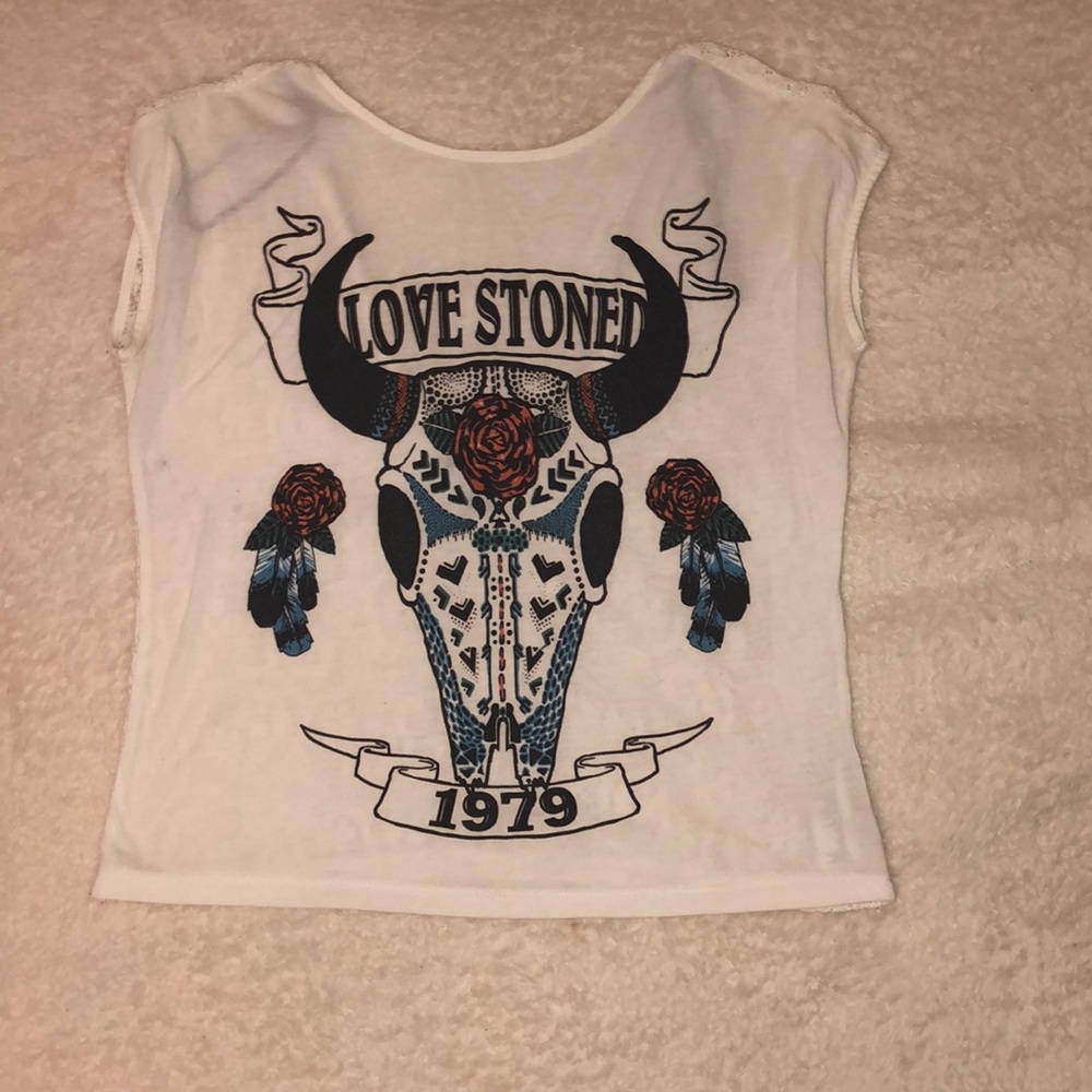 Women graphic tee with lace back